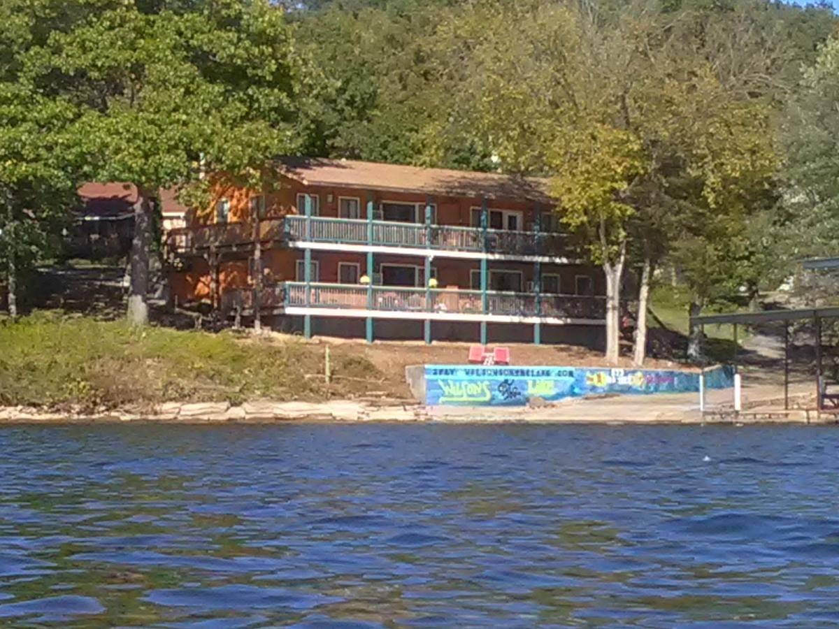 Hotel Wilsons On The Lake Camdenton Exterior foto