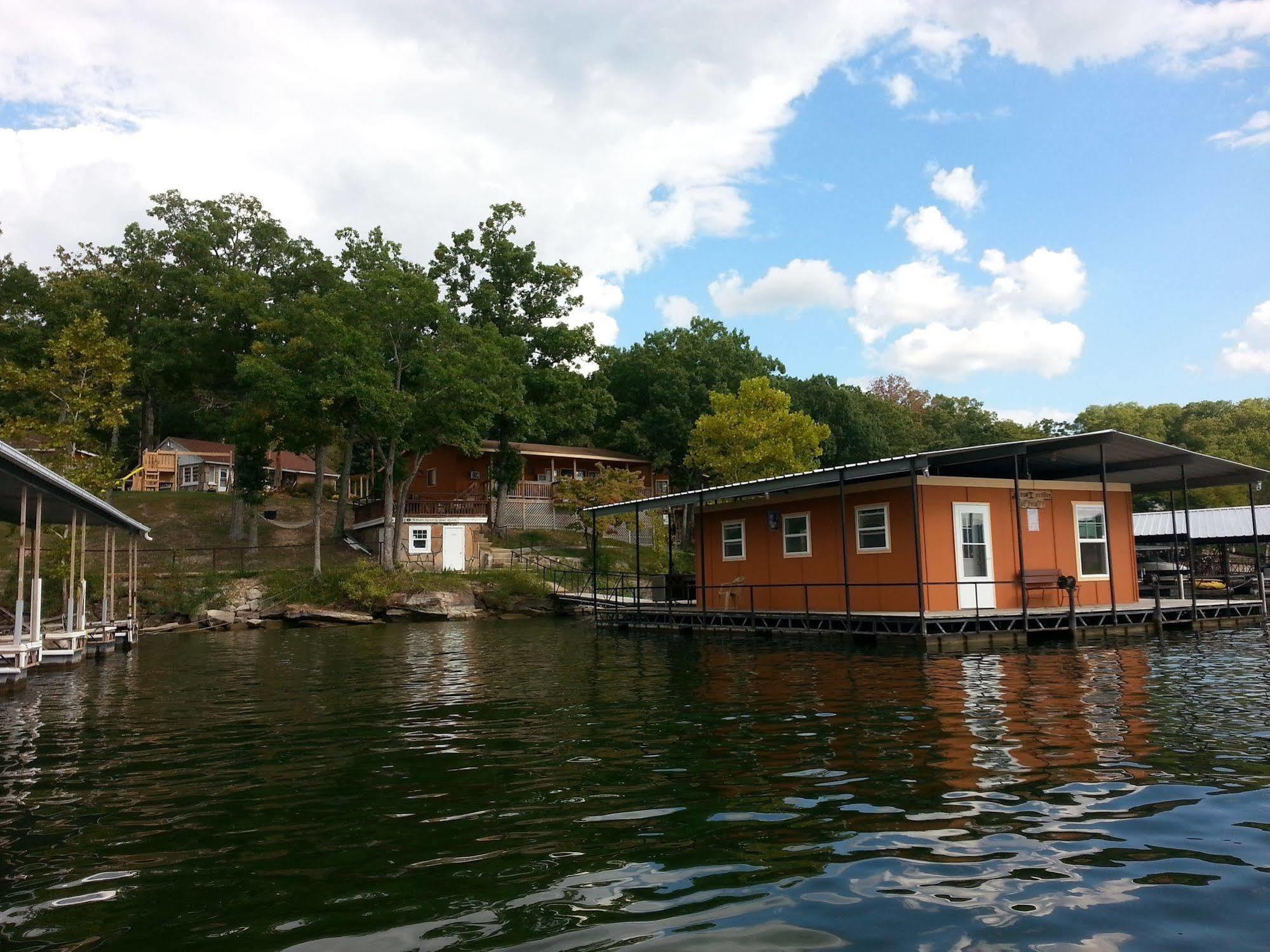 Hotel Wilsons On The Lake Camdenton Exterior foto